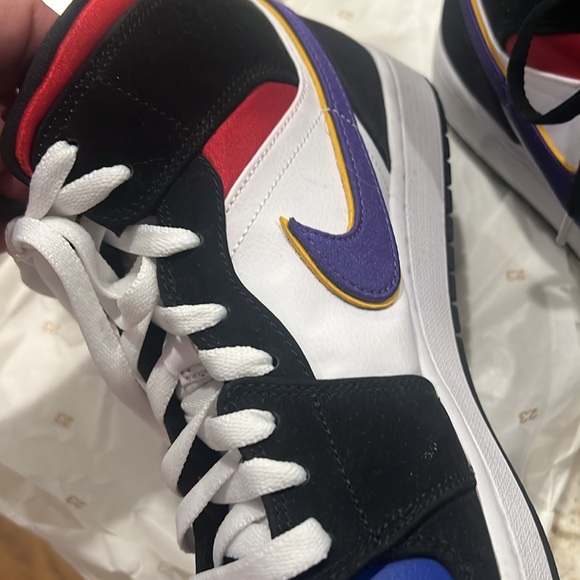 Nike Air Jordan sneakers 1Mid SE men size 12.  EUC like new - Picture 6 of 13